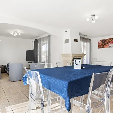 150m2, Piscine, Parking, Wifi, Clim Willa *